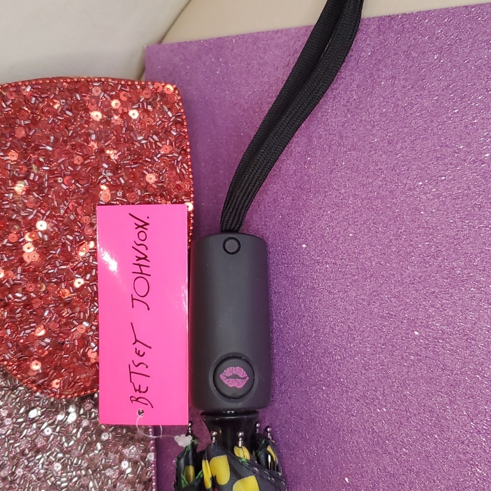 Betsey Johnson 💖NWT💖 Heart Rainbow Umbrella!  💖💖💖 - Picture 5 of 9